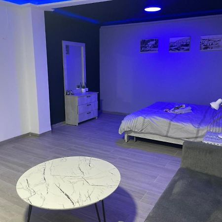 חדרי לייבל Label Rooms Blue & Red Тверия Экстерьер фото