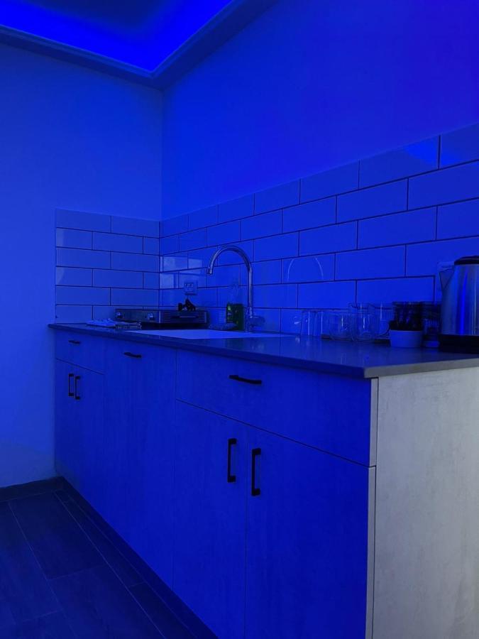 חדרי לייבל Label Rooms Blue & Red Тверия Экстерьер фото
